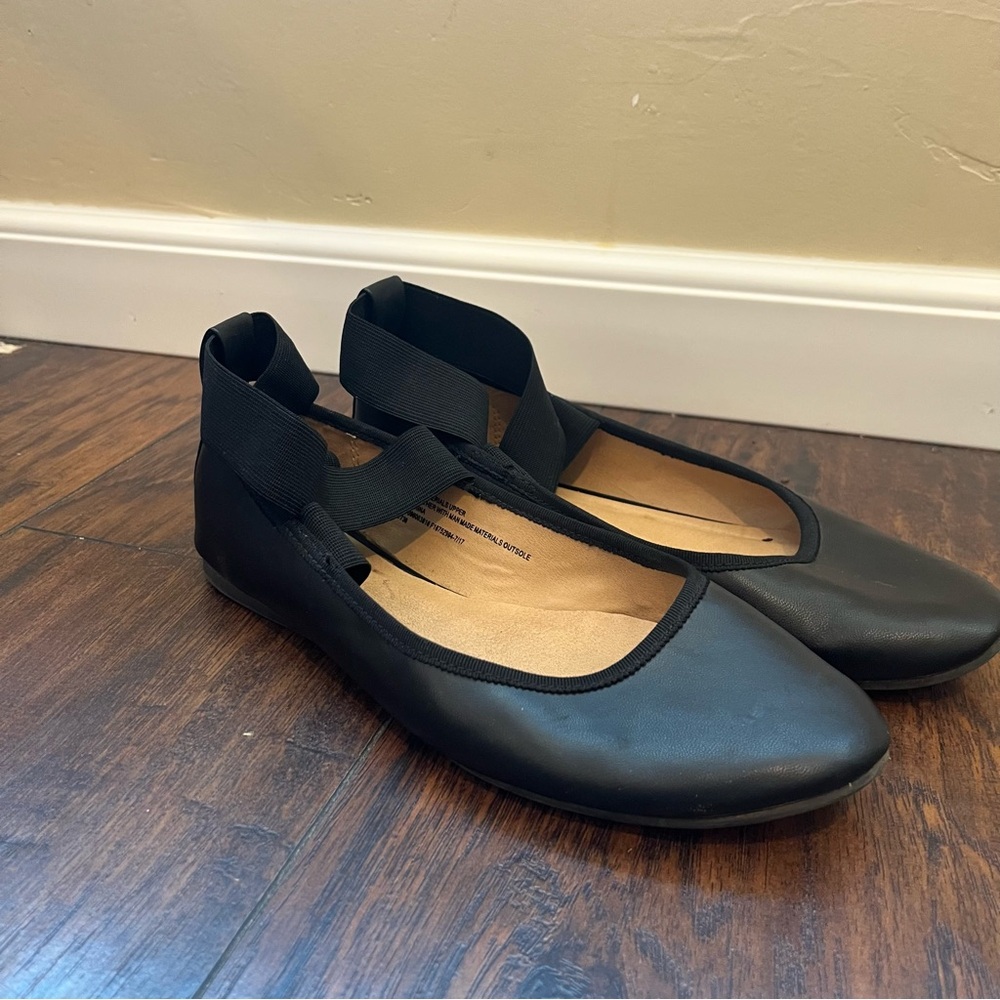 Women's Cross-Strap Flats - Picture 2 of 6